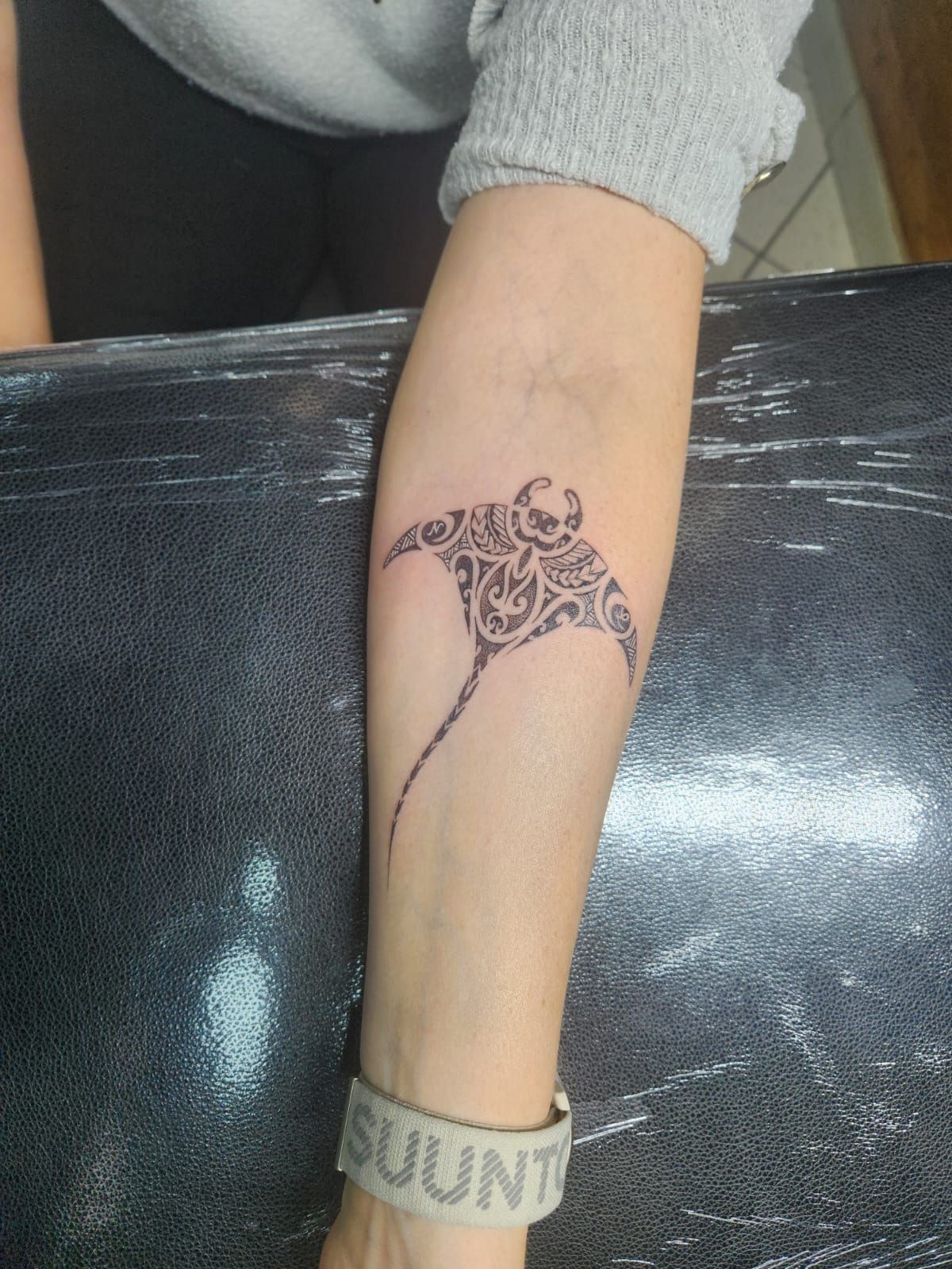 Tatouage pointillisme dot work réalisation 10 — Black Chick Tattoo Tours-en-Savoie
