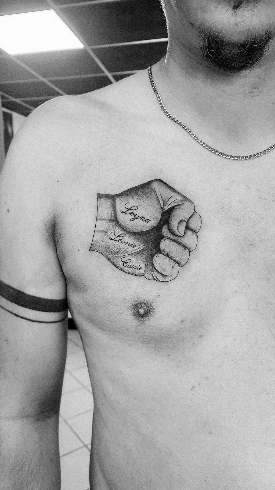 Tatouage pointillisme dot work réalisation 11 — Black Chick Tattoo Tours-en-Savoie
