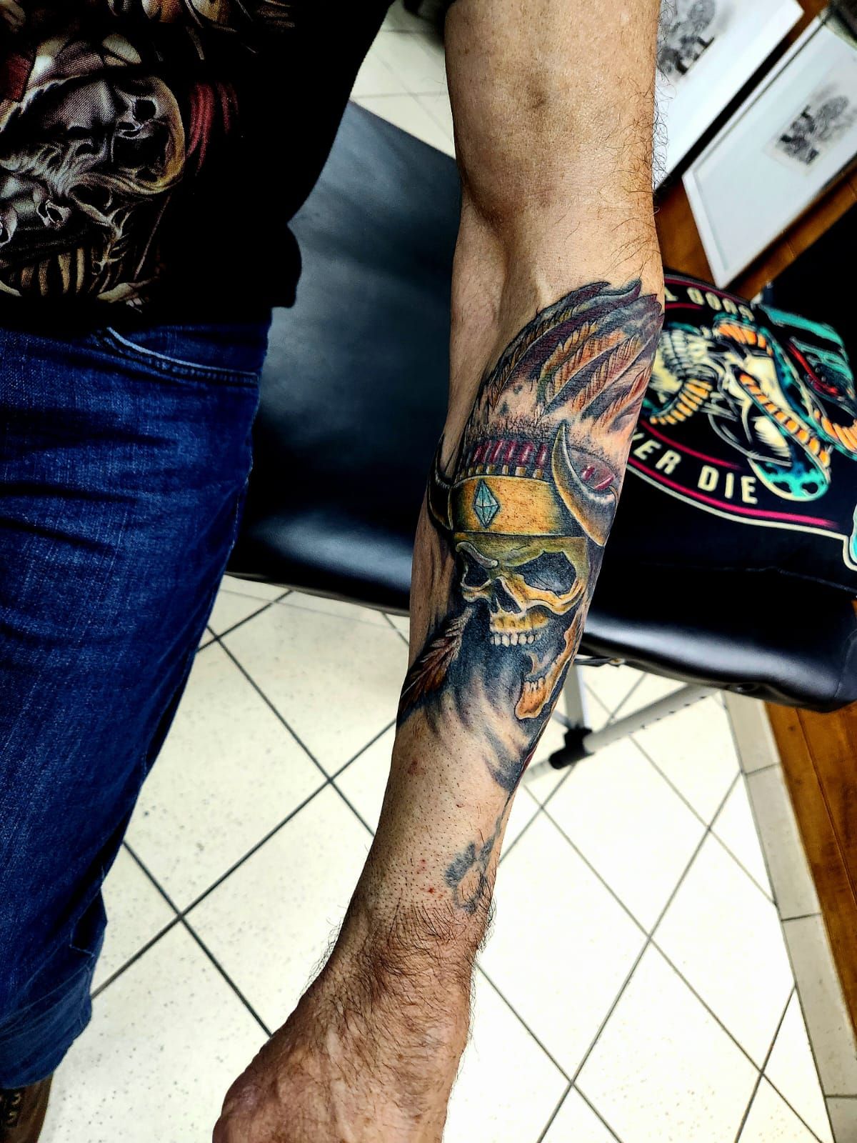 Tatouage pointillisme dot work réalisation 12 — Black Chick Tattoo Tours-en-Savoie