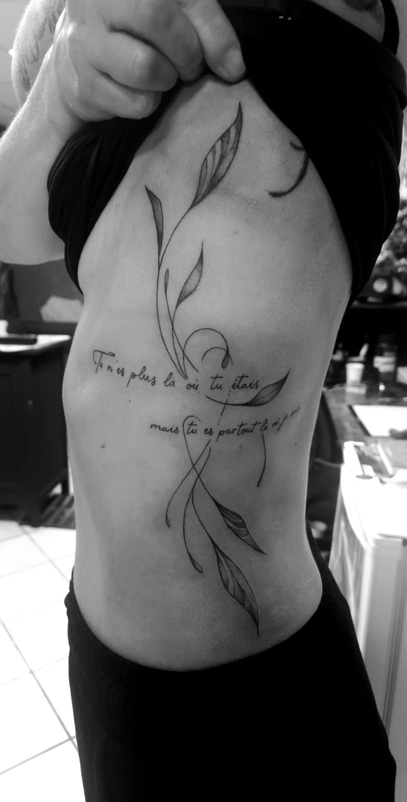 Tatouage pointillisme dot work réalisation 19 — Black Chick Tattoo Tours-en-Savoie