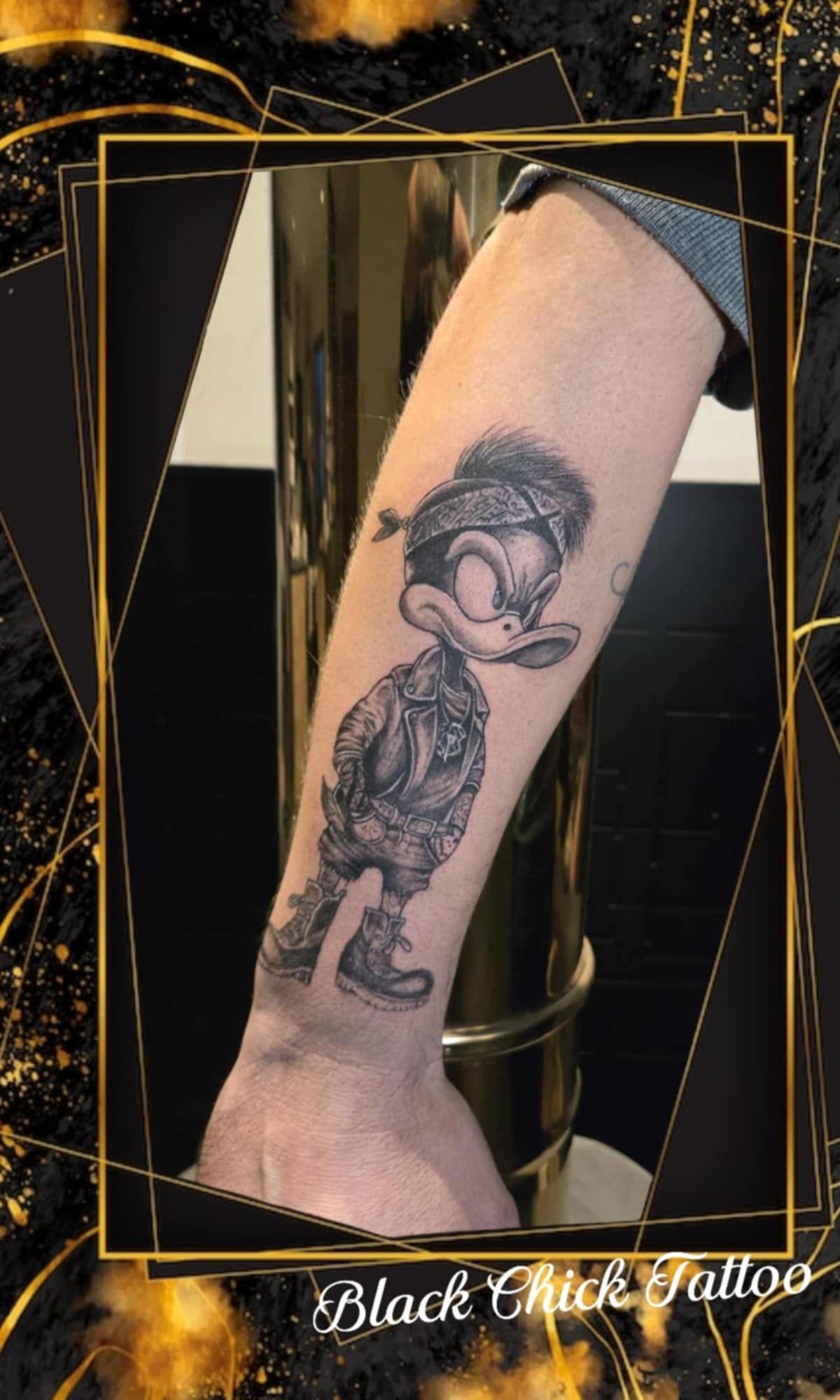 Tatouage pointillisme dot work réalisation 25 — Black Chick Tattoo Tours-en-Savoie
