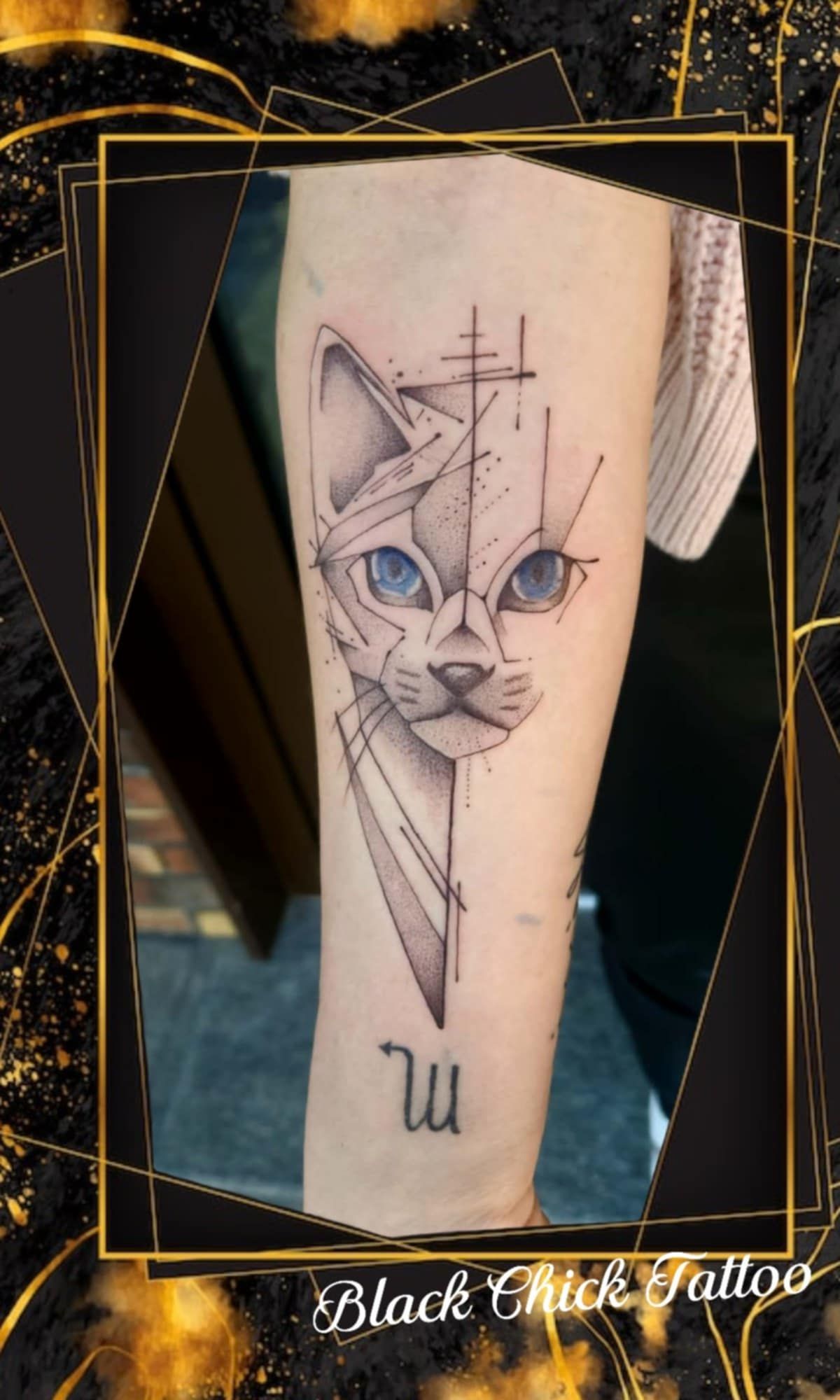 Tatouage pointillisme dot work réalisation 33 — Black Chick Tattoo Tours-en-Savoie