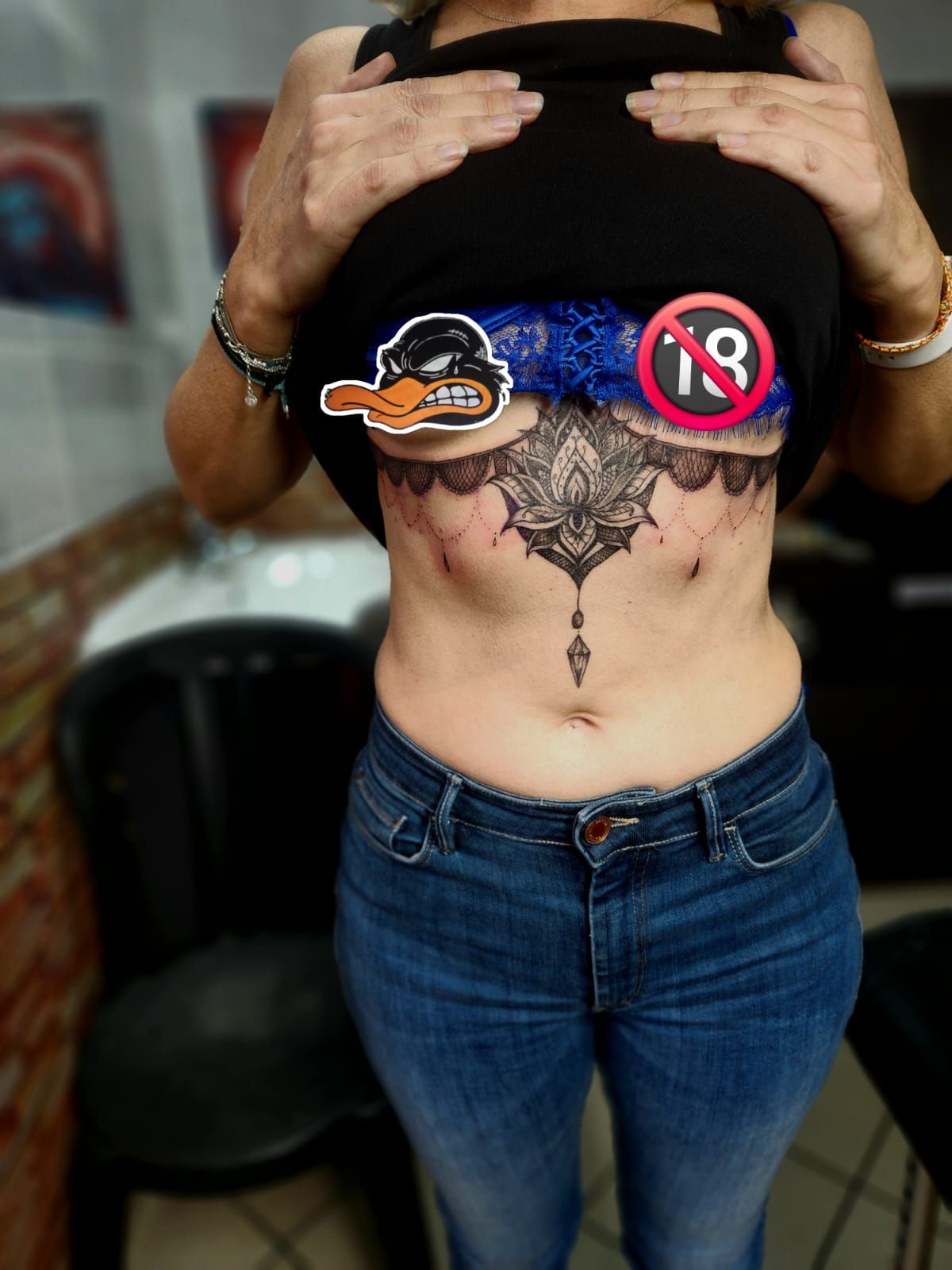 Tatouage pointillisme dot work réalisation 35 — Black Chick Tattoo Tours-en-Savoie