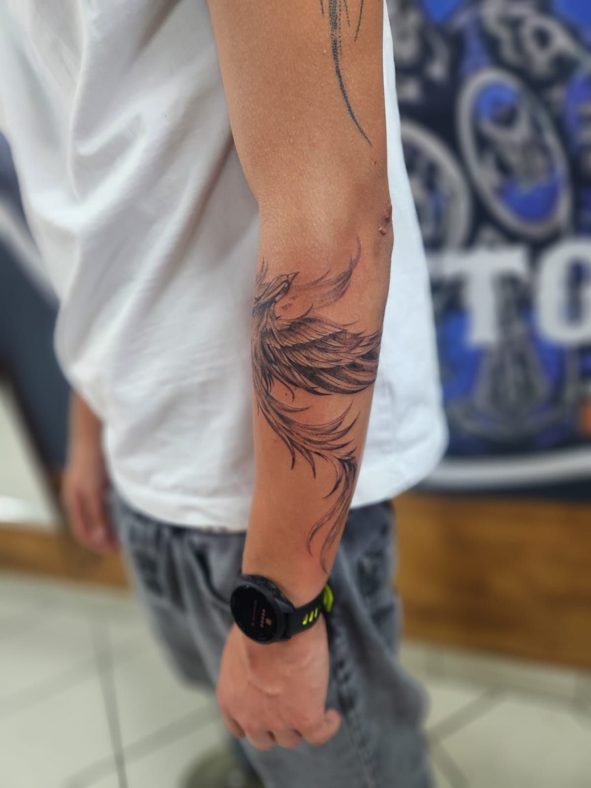 Tatouage pointillisme dot work, réalisation 48 de Black Chick Tattoo à Tours-en-Savoie