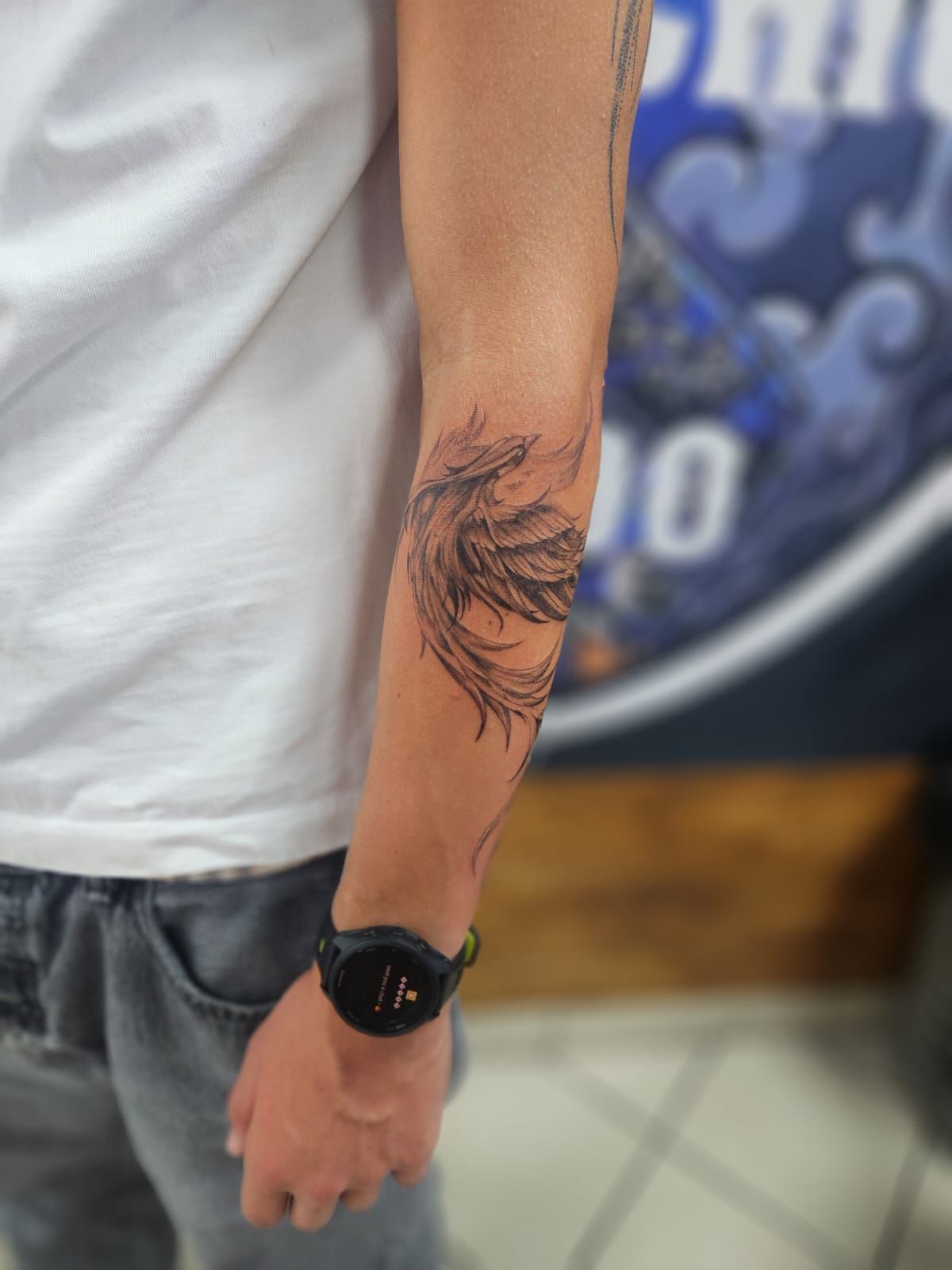Tatouage pointillisme dot work, réalisation 49 de Black Chick Tattoo à Tours-en-Savoie