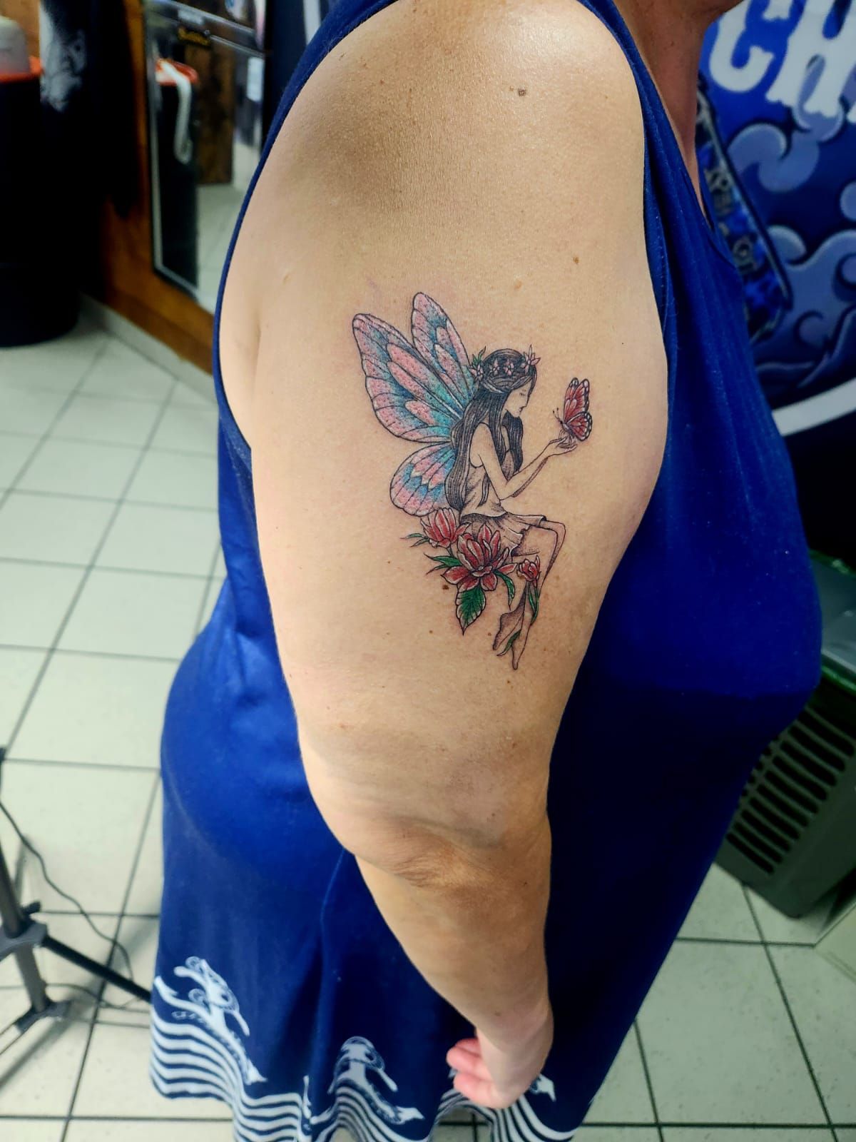 Tatouage pointillisme dot work, réalisation 72 de Black Chick Tattoo à Tours-en-Savoie