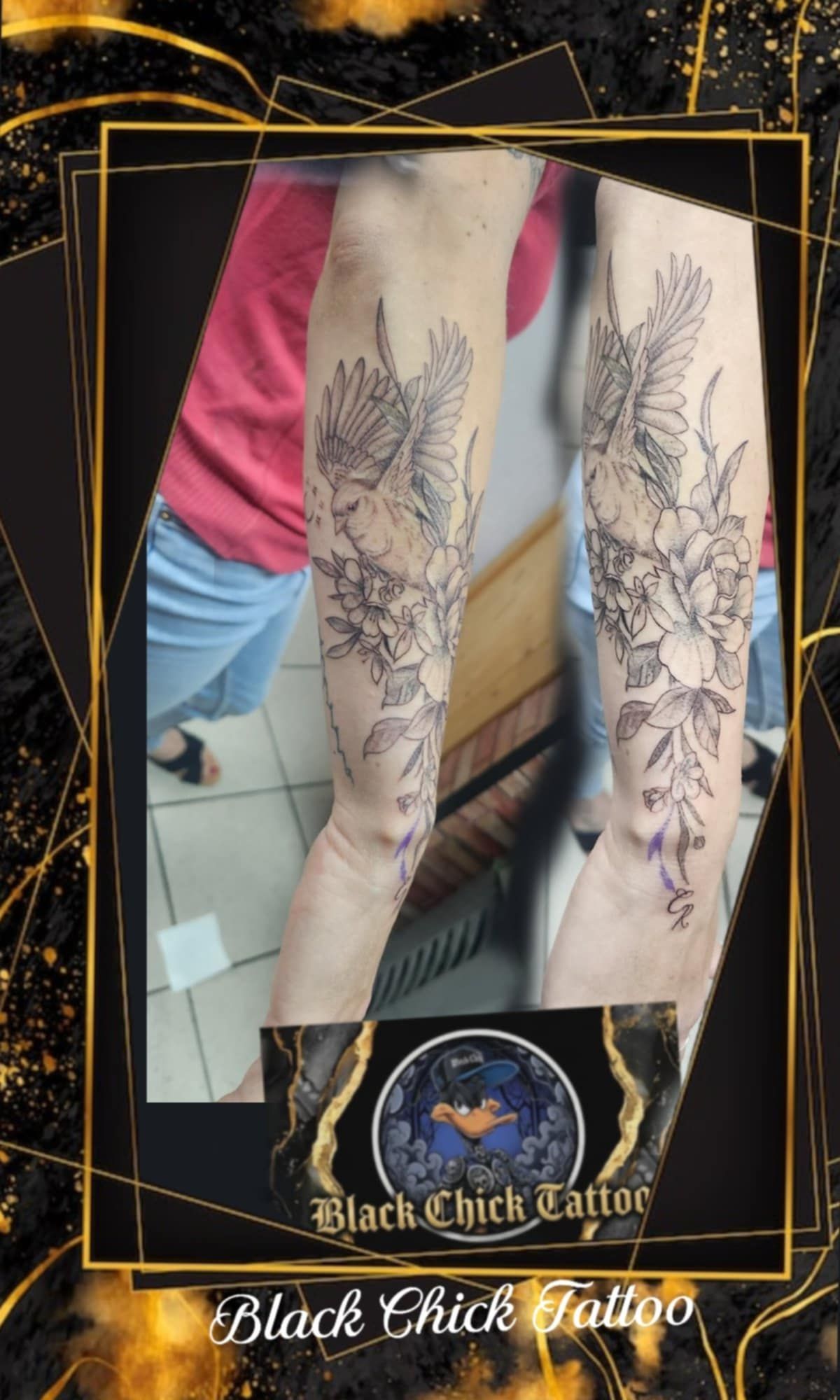 Tatouage pointillisme dot work, réalisation 82 de Black Chick Tattoo à Tours-en-Savoie