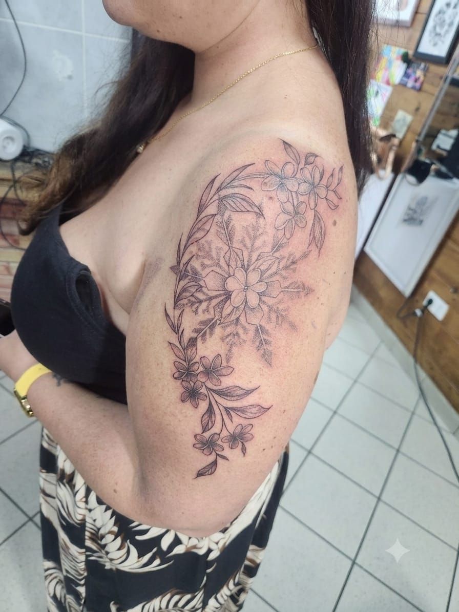 Tatouage pointillisme dot work, réalisation 83 de Black Chick Tattoo à Tours-en-Savoie