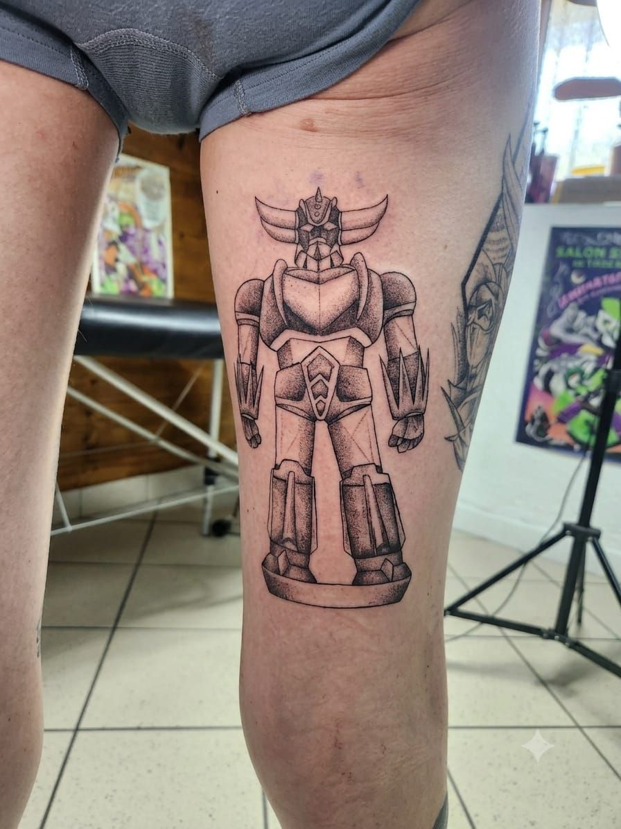 Tatouage pointillisme dot work, réalisation 85 de Black Chick Tattoo à Tours-en-Savoie